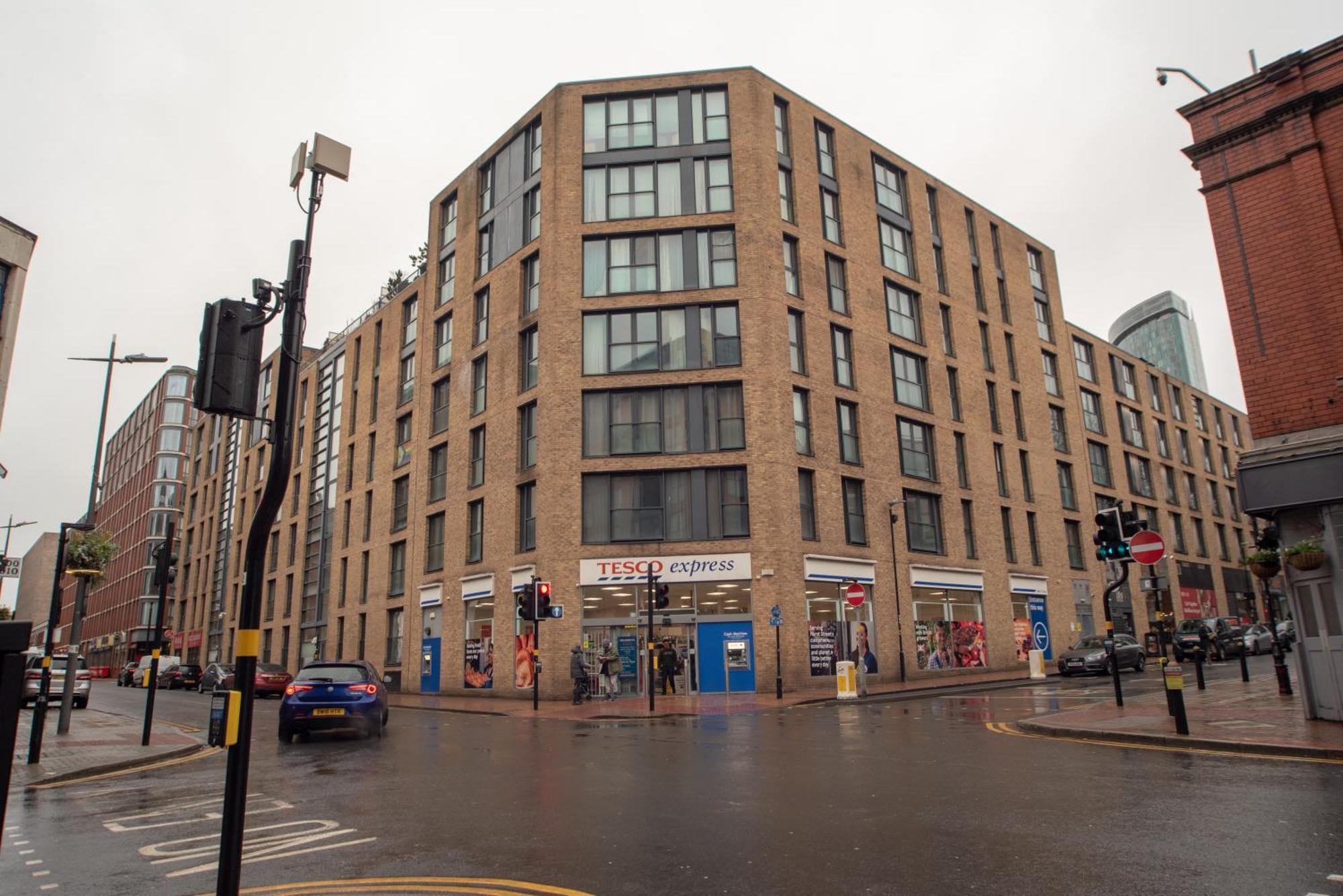 Two-Bedroom Luxury Apartment With Workspace, Free Parking & Coffee Birmingham Exterior photo